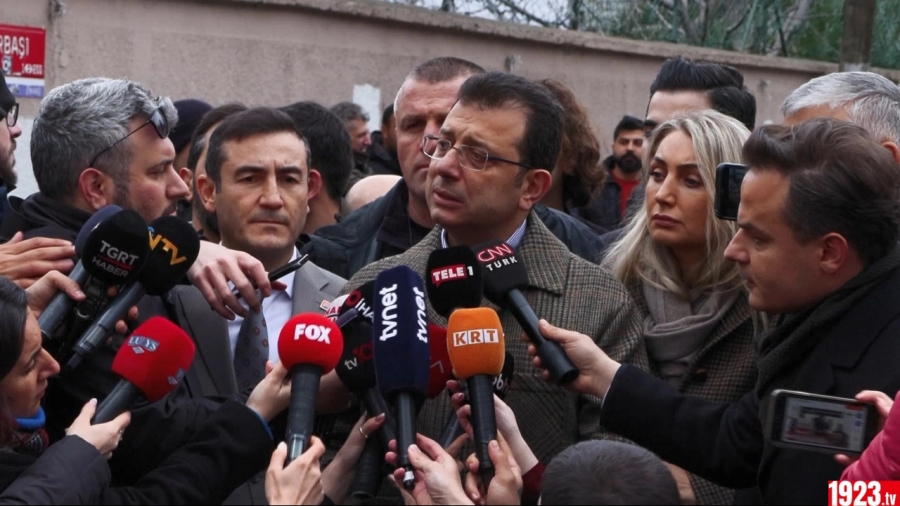 ibb-baskani-imamoglu-saldirinin-duzenlendigi-santa-maria-kilisesi039ni-ziyaret-etti-3969-dhaphoto3