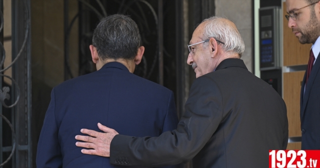 kilicdaroglu-nu-evinde-ziyaret-eden-ozgur-ozel-16512327_2224_m